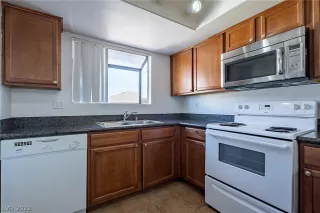 Photo #1: 2369830 Listing 