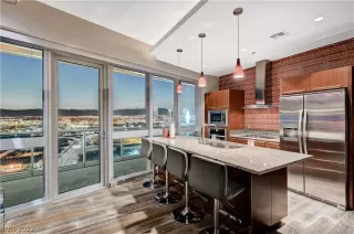 Photo #3: 2369857 Listing 