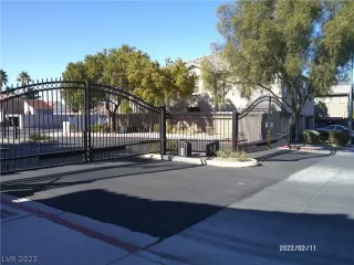 Photo #3: 2369881 Listing