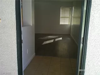 Photo #6: 2369881 Listing