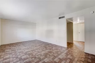 Photo #4: 2369915 Listing