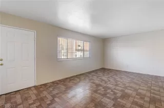 Photo #5: 2369915 Listing