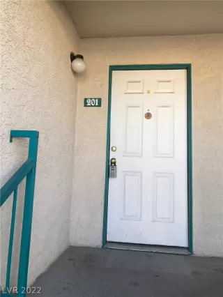 Photo #2: 2369926 Listing 