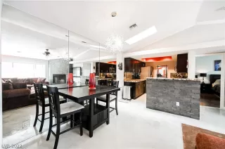 Photo #3: 2369958 Listing