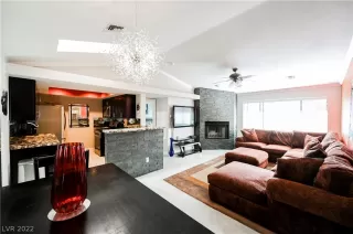 Photo #5: 2369958 Listing