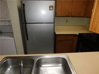 Photo #5: 2369959 Listing 