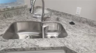 Photo #4: 2369964 Listing