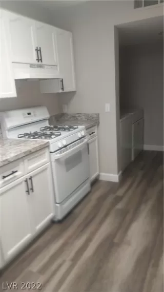 Photo #5: 2369964 Listing