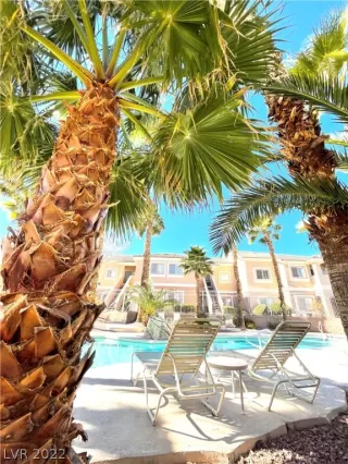 Photo #3: 2369975 Listing