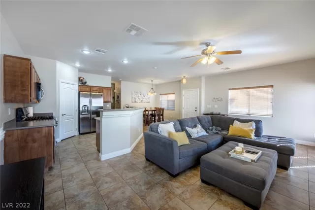 MLS: 2370031 Condo For Sale