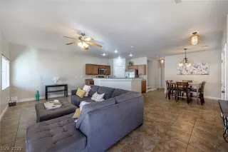 Photo #5: 2370031 Listing 