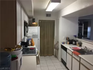 Photo #3: 2370038 Listing