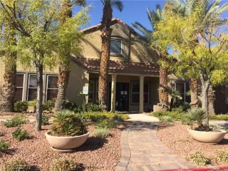 Photo #6: 2370038 Listing