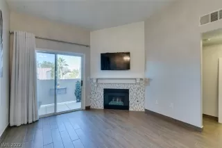 Photo #4: 2370044 Listing