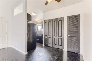 Photo #4: 2370047 Listing 