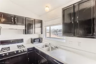 Photo #5: 2370047 Listing 