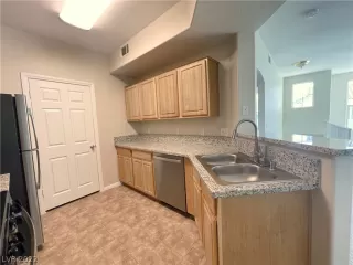 Photo #5: 2370062 Listing 