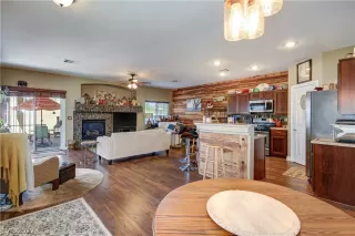 Photo #2: 2370067 Listing