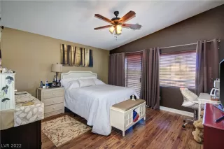 Photo #4: 2370067 Listing