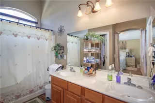 Photo #5: 2370067 Listing