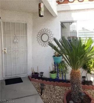 Photo #2: 2370074 Listing