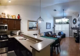 Photo #4: 2370074 Listing