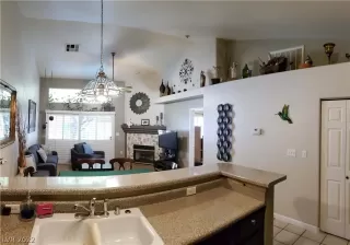 Photo #5: 2370074 Listing