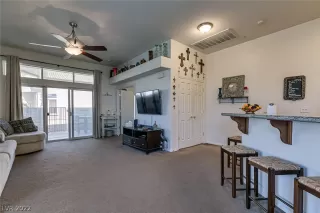 Photo #5: 2370079 Listing