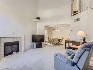 Photo #5: 2370100 Listing