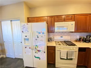 Photo #5: 2370120 Listing