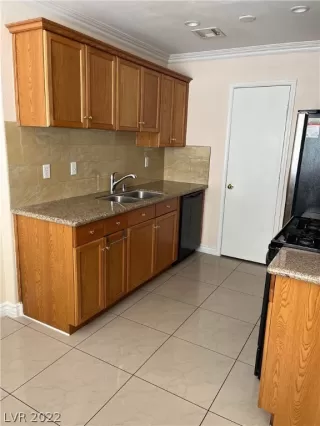 Photo #5: 2370130 Listing