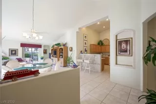 Photo #3: 2370166 Listing