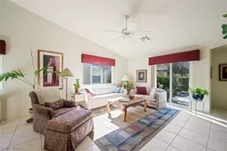 Photo #4: 2370166 Listing