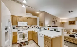 Photo #3: 2370202 Listing 
