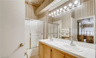 Photo #5: 2370202 Listing 
