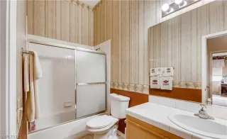 Photo #6: 2370202 Listing 