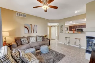 Photo #3: 2370207 Listing