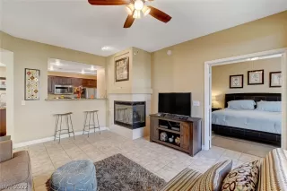 Photo #4: 2370207 Listing