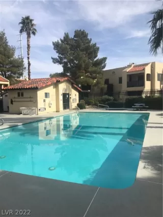 Photo #3: 2370222 Listing 