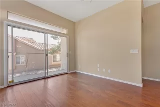 Photo #4: 2370242 Listing