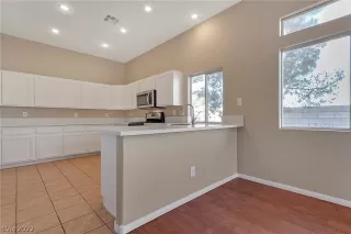 Photo #6: 2370242 Listing