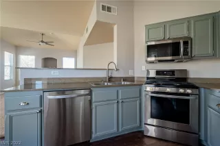 Photo #3: 2370253 Listing