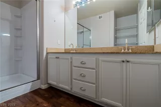 Photo #5: 2370253 Listing