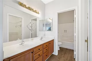 Photo #4: 2370264 Listing