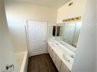 Photo #5: 2370268 Listing 