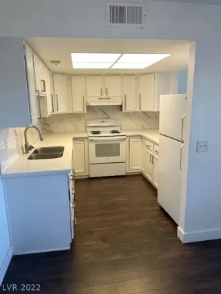 Photo #1: 2370274 Listing 