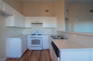 Photo #3: 2370285 Listing