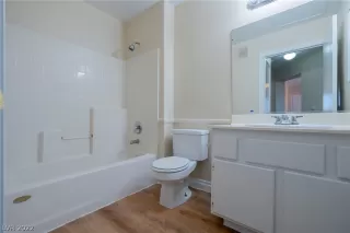 Photo #5: 2370285 Listing