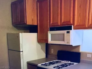 Photo #5: 2370296 Listing 