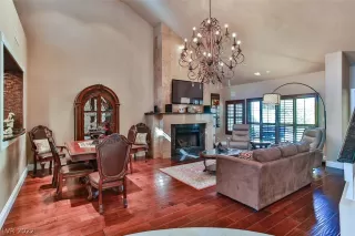 Photo #2: 2370327 Listing